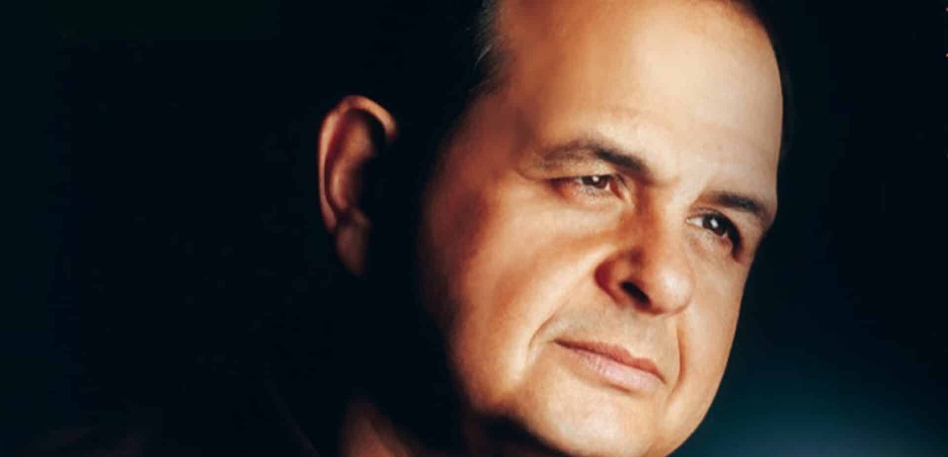 Ο τραγουδιστής, Βαγγέλης Κορακάκης