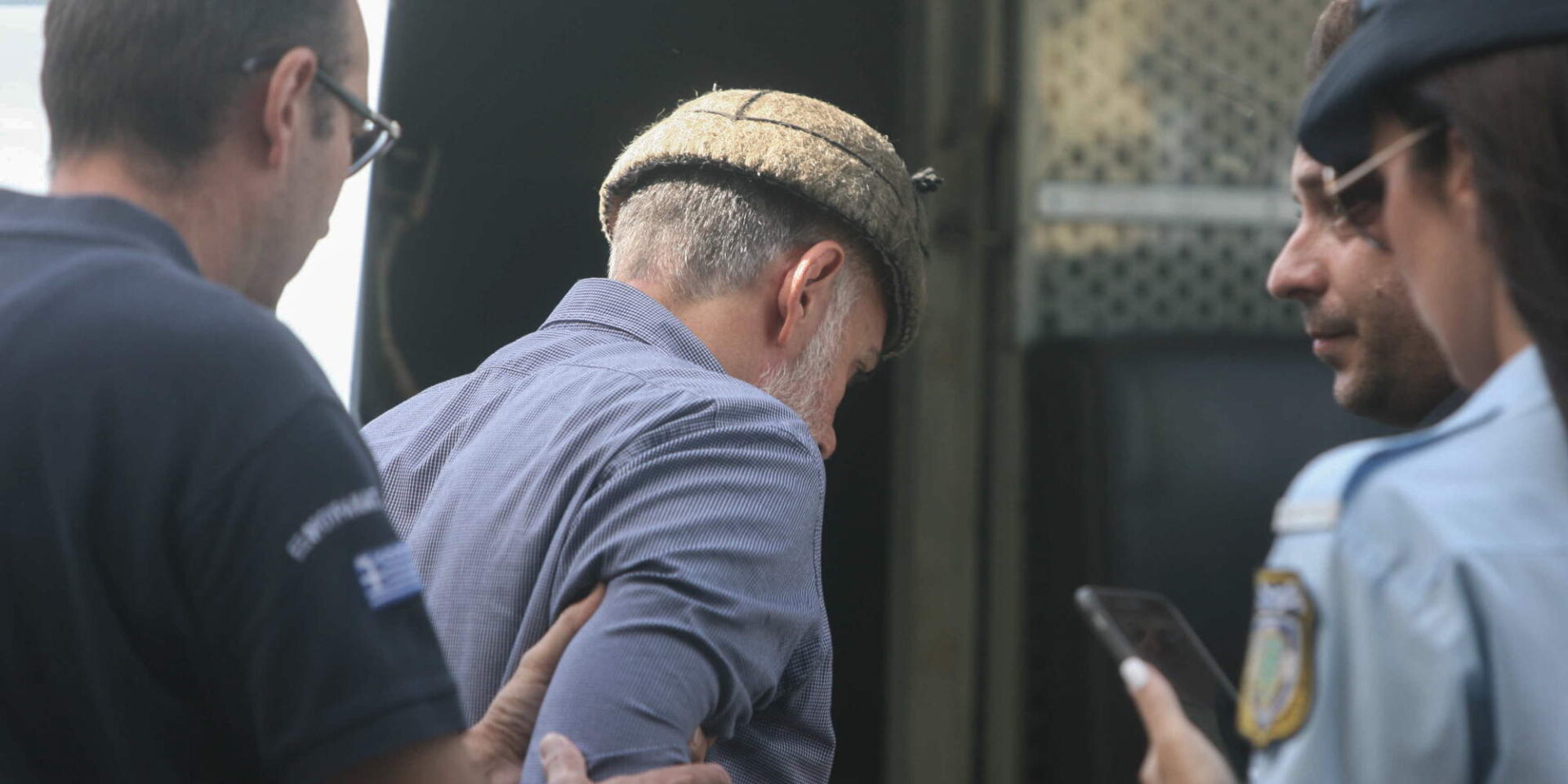 Ο Επαμεινώνδας Κορκονέας σε παλιότερη μεταγωγή του στις φυλακές