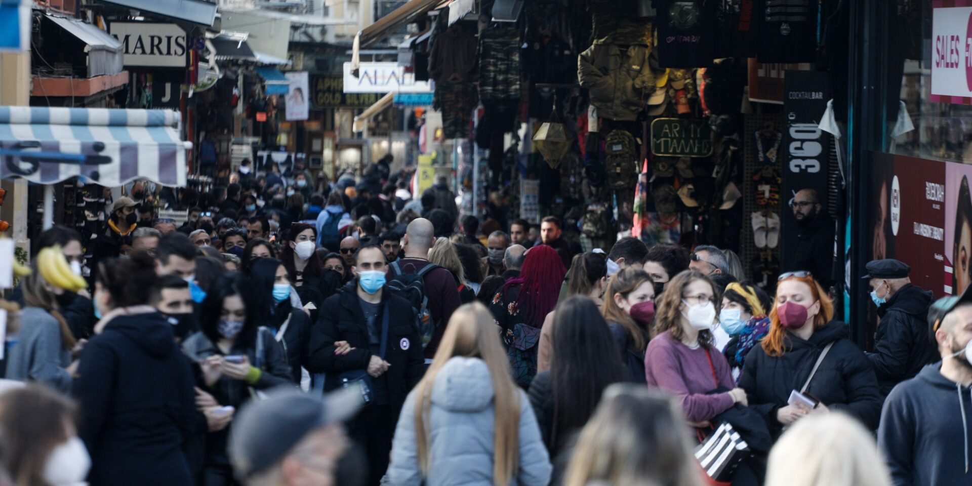 Κόσμος στο Μοναστηράκι