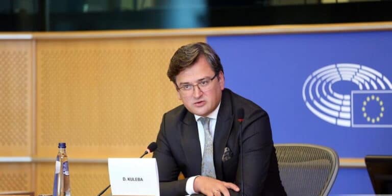 Κουλέμπα: «Η πληρωμή για φυσικό αέριο σε ρούβλια είναι σαν να βοηθάτε τους Ρώσους να σκοτώνουν Ουκρανούς»