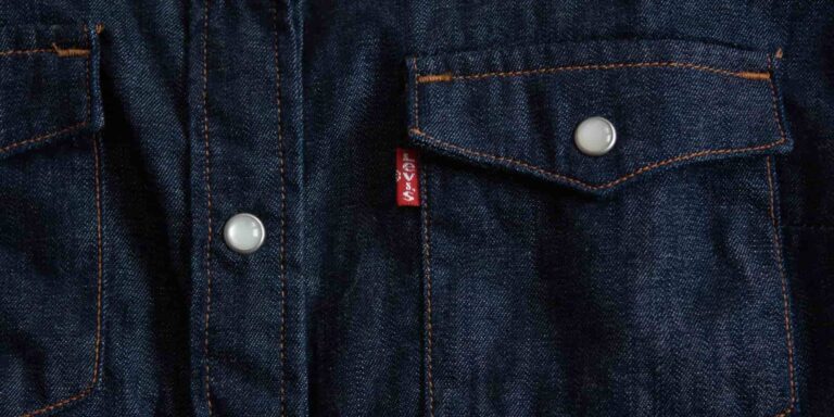 Η Levi’s αναστέλλει τις εμπορικές της δραστηριότητες στην Ρωσία μετά την εισβολή στην Ουκρανία