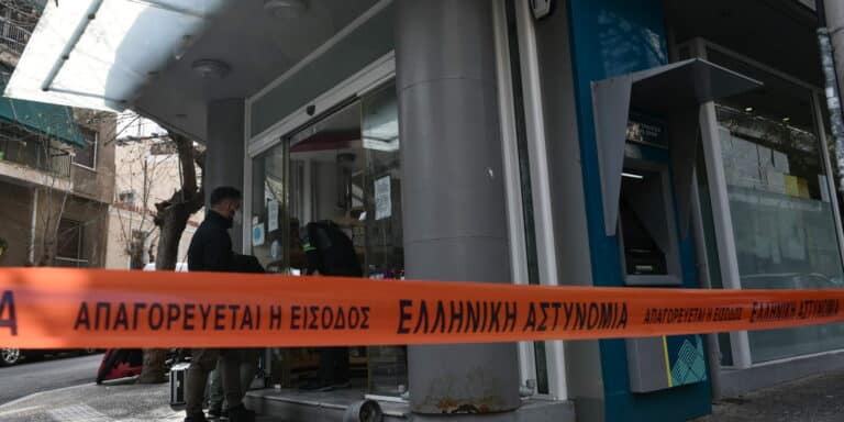 Ληστεία στο Παγκράτι: Σεσημασμένοι με βαρύ ποινικό μητρώο οι δράστες – Τα ευρήματα της ΕΛ.ΑΣ. στα σπίτια των συλληφθέντων