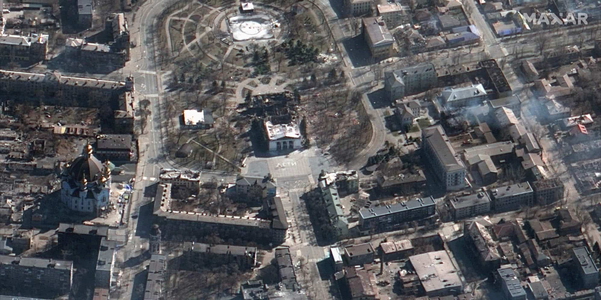 Βομβαρδισμένο τοπίο στη Μαριούπολη της Ουκρανίας