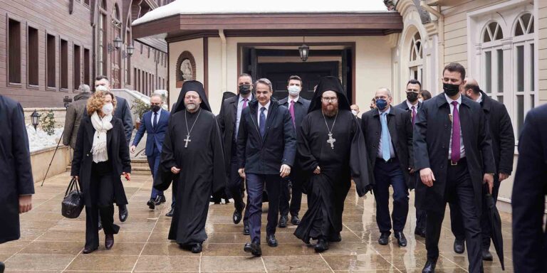 Έφτασε στο Φανάρι ο Κυριάκος Μητσοτάκης για την Κυριακή της Ορθοδοξίας