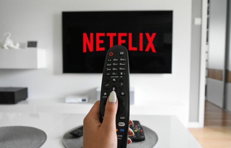 Το Netflix βάζει stop στους κωδικούς που δίνουμε… παντού – Η έξτρα χρέωση που έρχεται