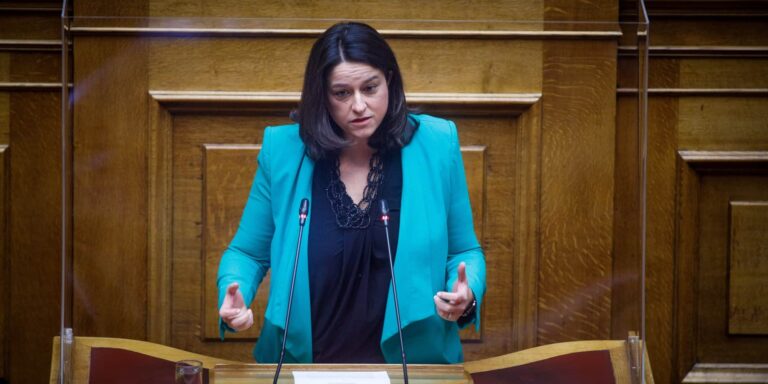25η Μαρτίου: Η Κεραμέως δανείστηκε στίχους από τον «Ύμνο εις την Ελευθερίαν» για το φετινό μήνυμά της