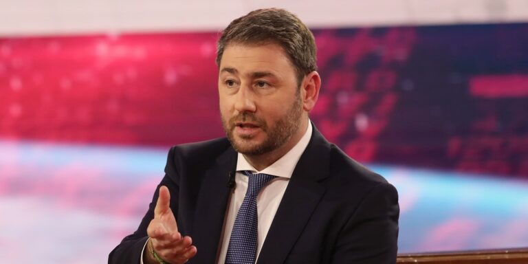 Ανδρουλάκης: «Ο Μητσοτάκης βλέπει ότι δεν του βγαίνουν τα κουκιά και κάνει στροφή»