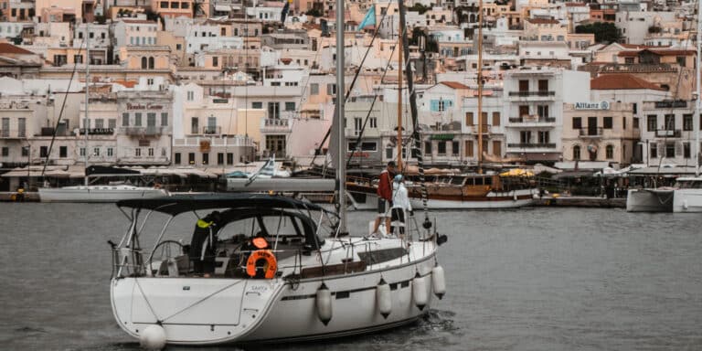 Η Daily Telegraph ξεχωρίζει τις 10 μυστικές «γωνιές» της Ελλάδας για τις επόμενες καλοκαιρινές διακοπές