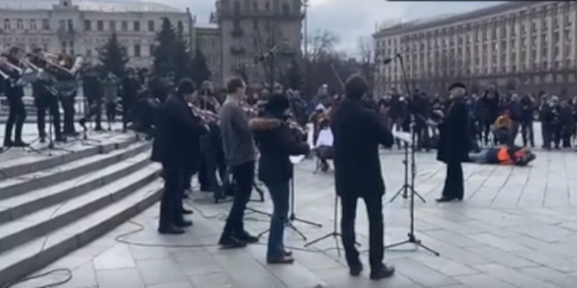 Η κρατική ορχήστρα σε πλατεία στο Κίεβο