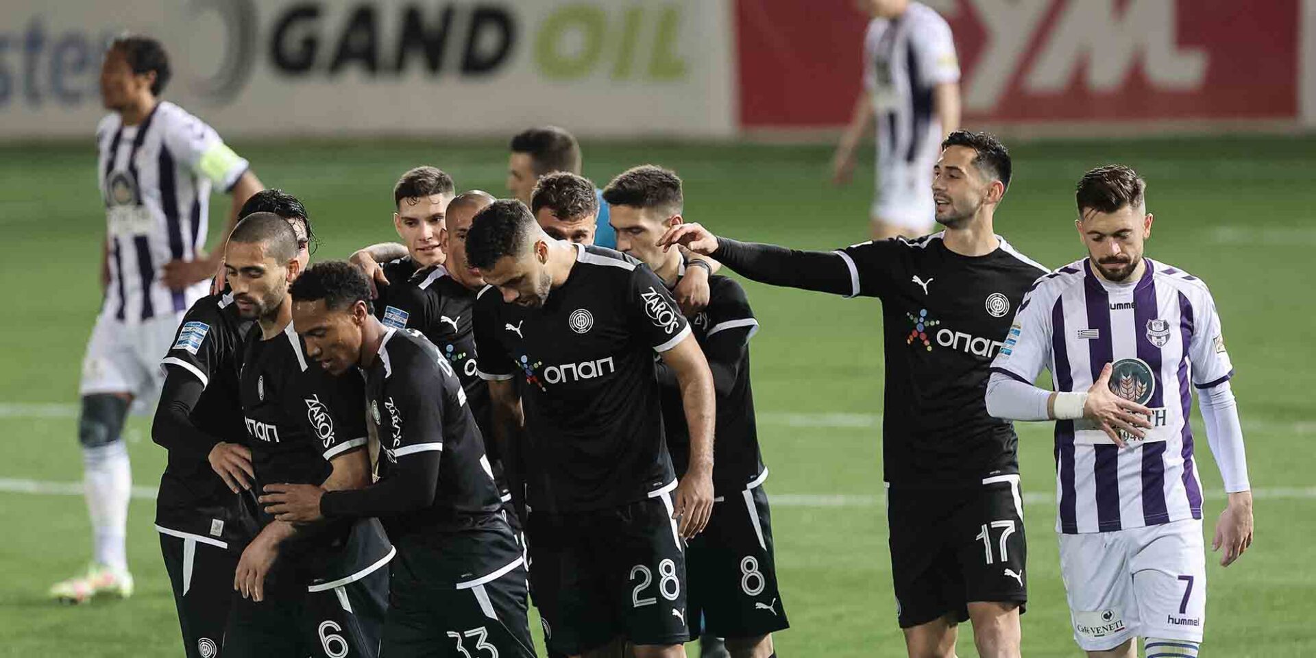 Πανηγυρισμοί από τους παίκτες του ΟΦΗ