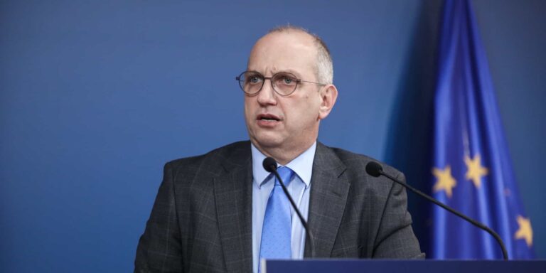 Οικονόμου: «Δεν χωρούν, ούτε ίσες αποστάσεις, ούτε εξίσωση του θύτη με το θύμα»