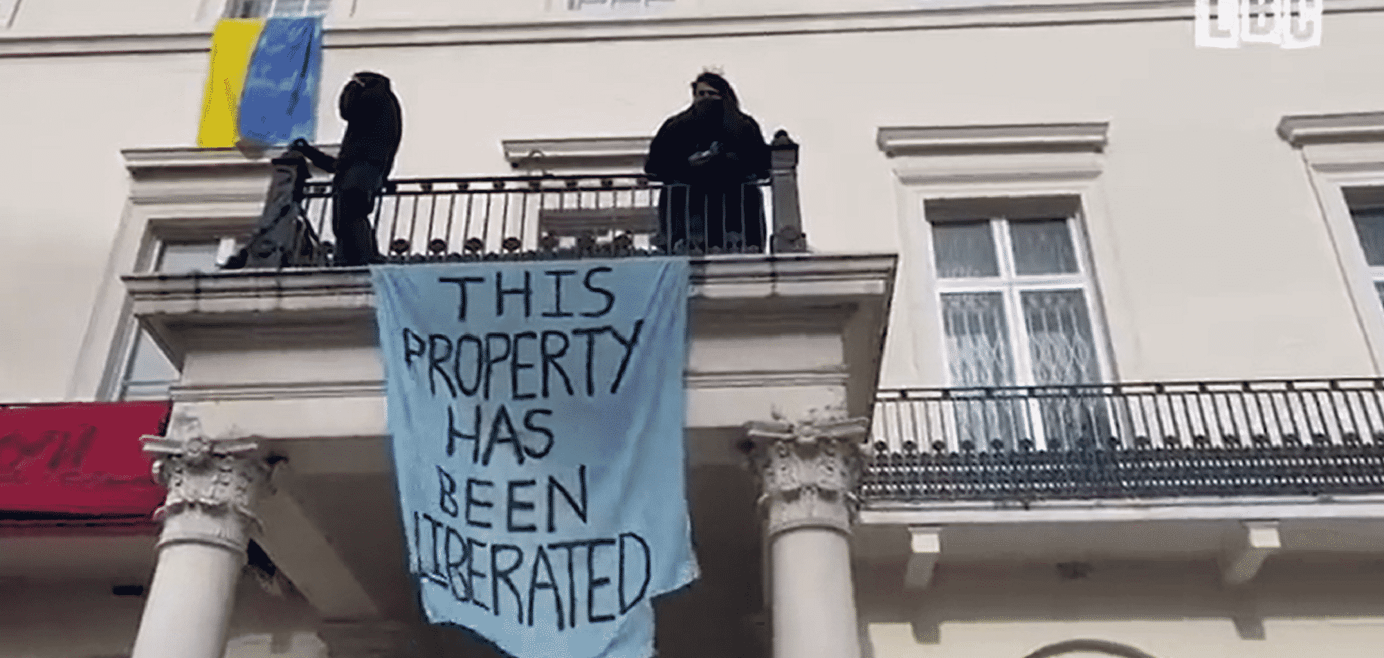 Ακτιβιστές κατέλαβαν την έπαυλη του Ρώσοι ολιγάρχη Όλεγκ Ντεριπάσκα στο Λονδίνο