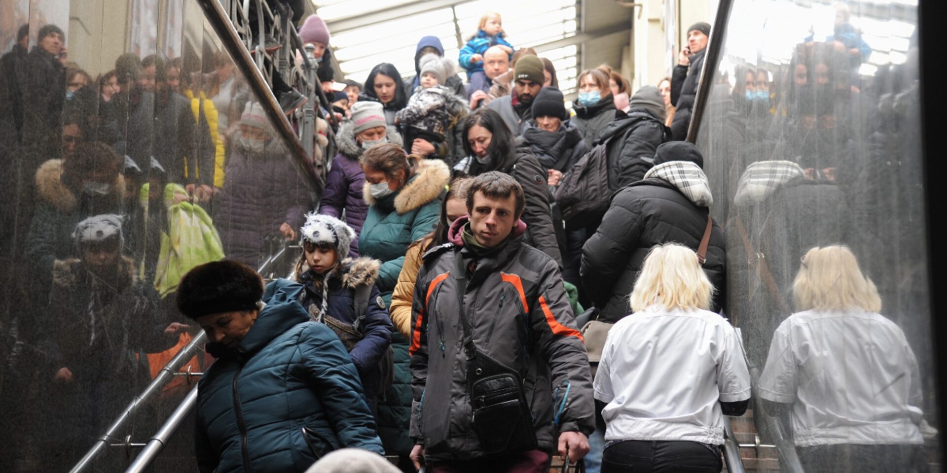 Κόσμος στο μετρό της Ουκρανίας
