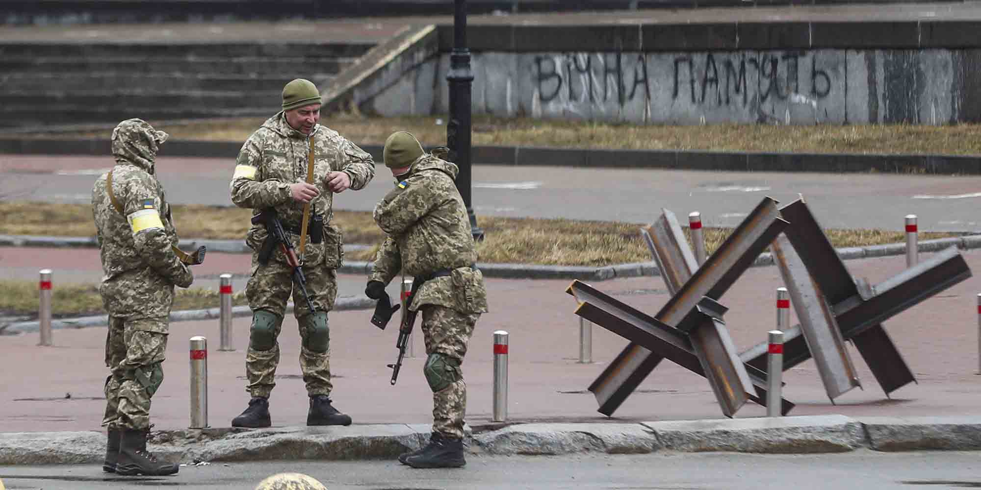 Στρατιώτες σε πόλη της Ουκρανίας