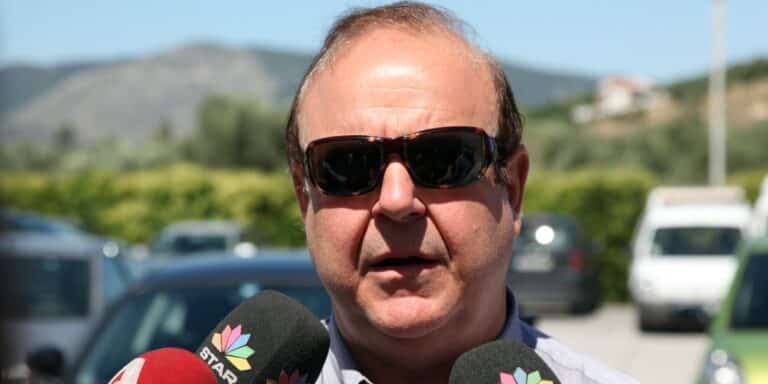 Τάσος Κωστής: «Αντικαθιστούν τις σκηνές με τον Παύλο Χαϊκάλη, για να μπορεί η ταινία να προβληθεί στην τηλεόραση»