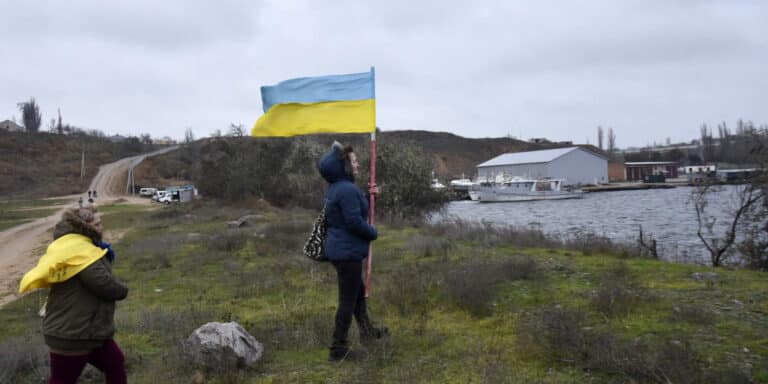 Η Αθήνα καλεί για τη δημιουργία ανθρωπιστικών διαδρόμων στη Μαριούπολη – Ανησυχία του ΥΠΕΞ για τους Έλληνες στην περιοχή