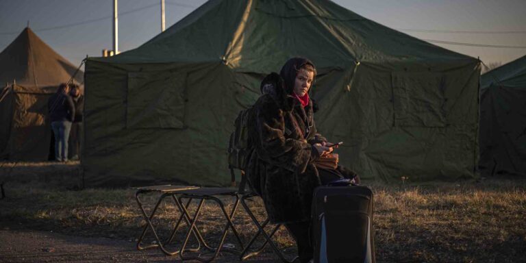 Ώρες αγωνίας, αρχίζει νέα επιχείρηση απομάκρυνσης αμάχων στη Μαριούπολη – Ο ΠΟΥ καταγγέλλει επιθέσεις σε ιατρικές υποδομές