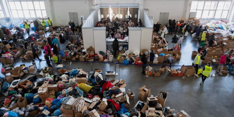 Ουκρανία: Το καραβάνι των προσφύγων συνεχίζεται από όλες τις πόλεις – Περισσότεροι από 2,3 εκατ εγκατέλειψαν τη χώρα