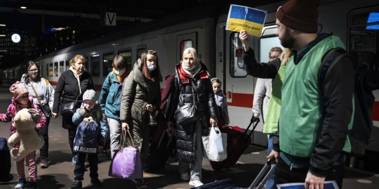 Η Βρετανία έχει χορηγήσει 25.500 βίζες σε Ουκρανούς πρόσφυγες