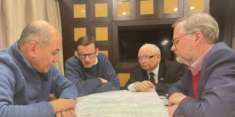 Κίεβο: Ο Ζελένσκι συναντήθηκε με τους 3 πρωθυπουργούς που έφτασαν στην εμπόλεμη ζώνη