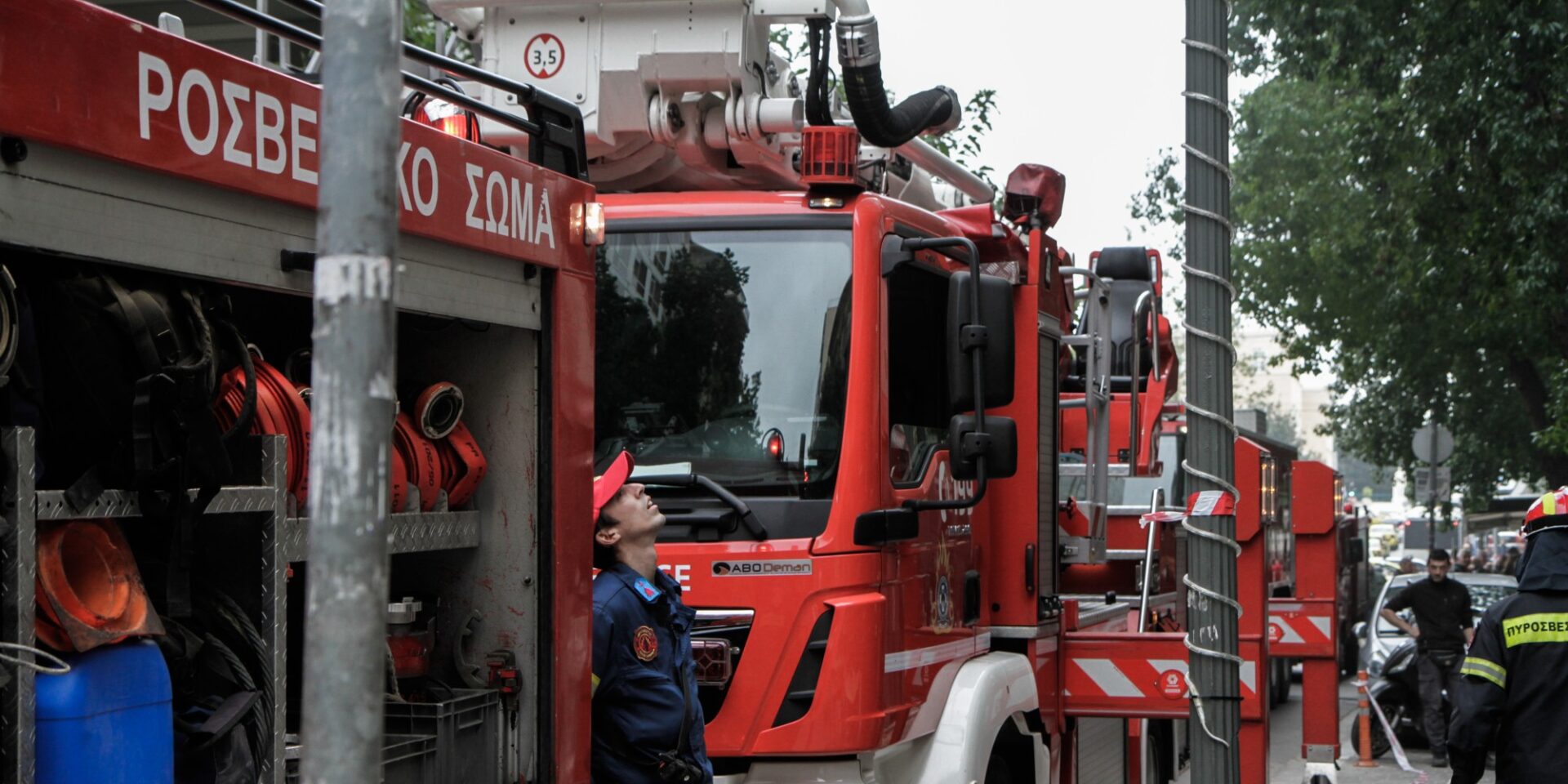 Κατάσβεση φωτιάς από την Πυροσβεστική Υπηρεσία