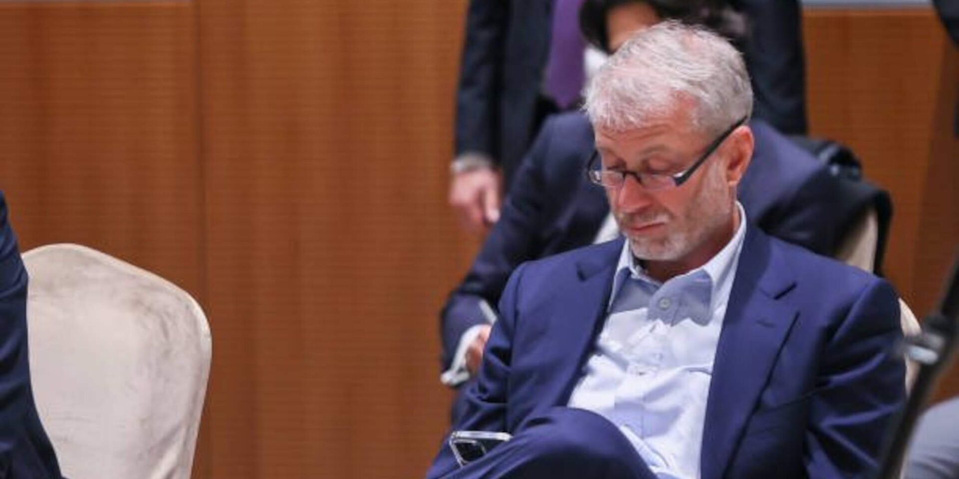 Ο Ρομάν Αμπράμοβιτς χαλαρός κατά τις διαπραγματεύσεις Ρώσων και Ουκρανών στην Κωνσταντινούπολη