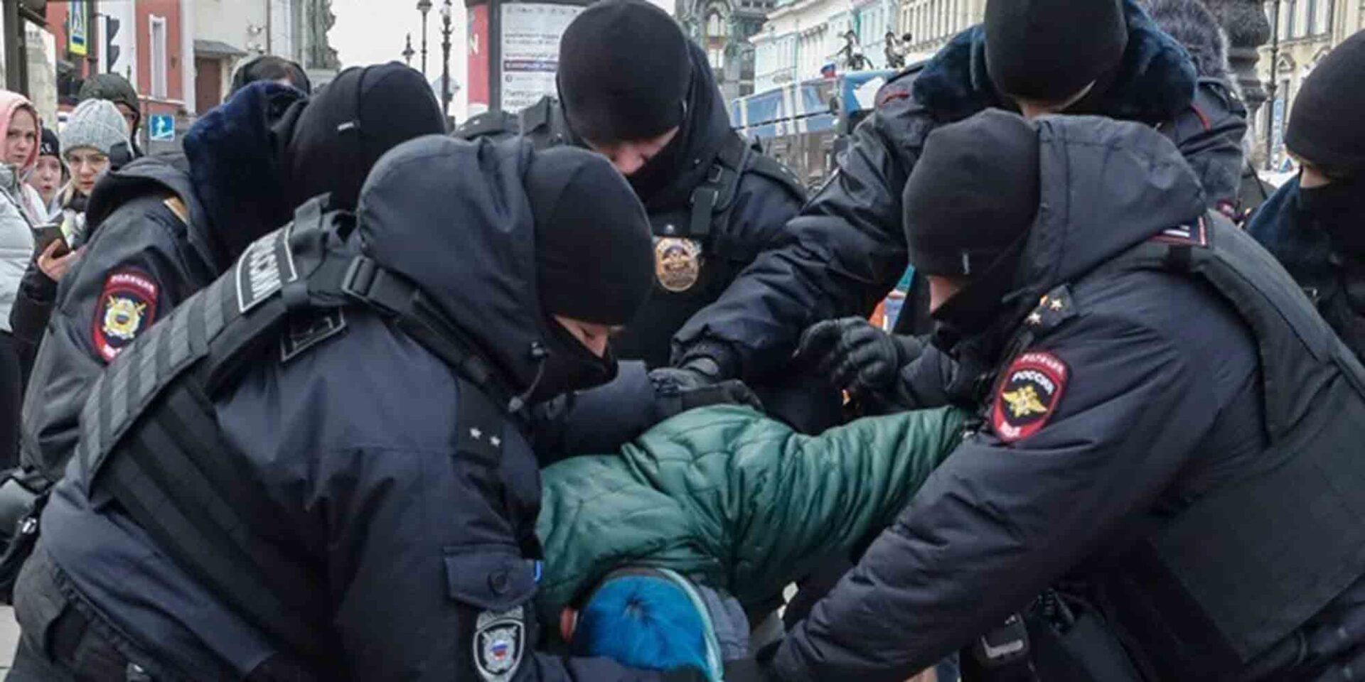 Συλλήψεις διαδηλωτών κατά του πολέμου στη Ρωσία