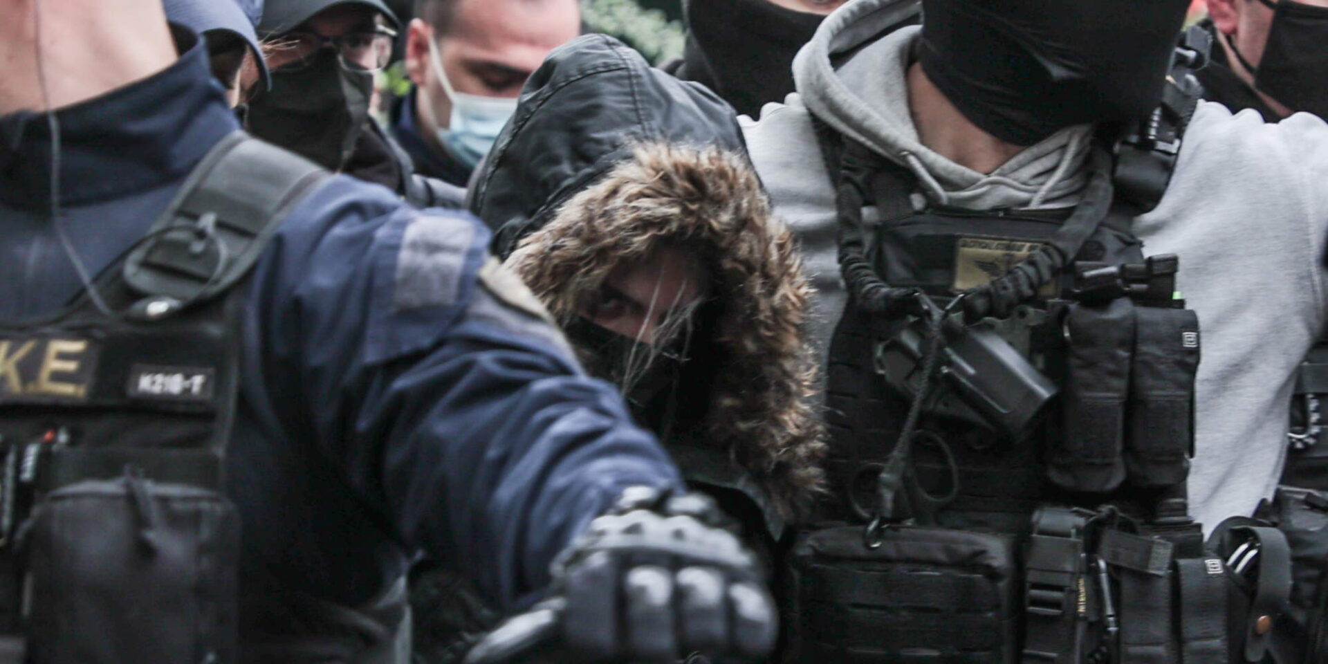 Η Ρούλα Πισπιρίγκου κατά την προσαγωγή της στην Ευελπίδων