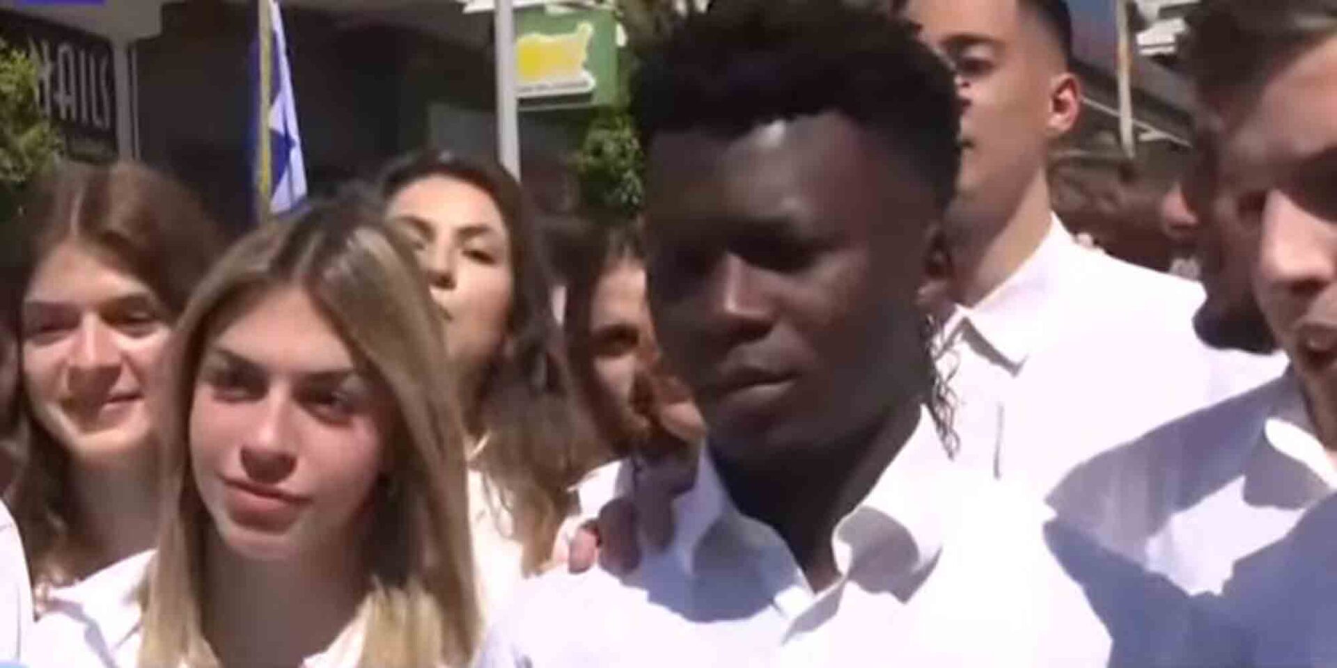 Ο Σαϊντού Καμαρά στην παρέλαση της 25ης Μαρτίου