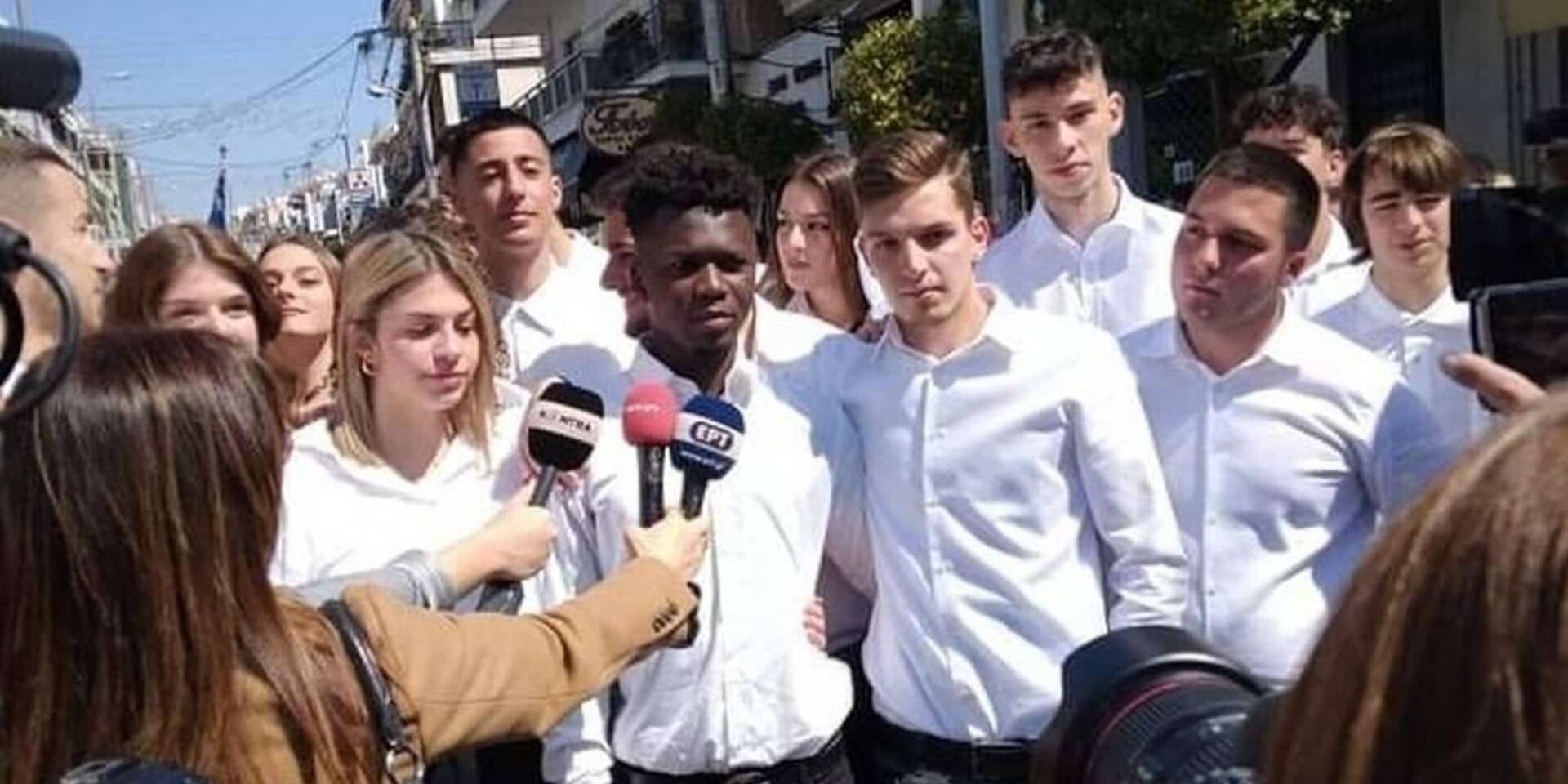 Ο Σαϊντού Καμαρά στην παρέλαση της 25ης Μαρτίου