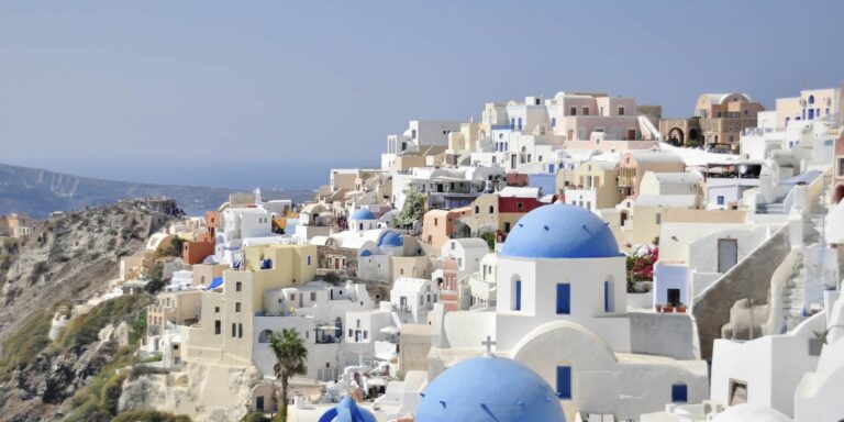 Η ακρίβεια «ροκανίζει» τις ταμειακές ροές των καταλυμάτων – Με τιμές του 2019 θα τρέξουν φέτος τα ξενοδοχεία