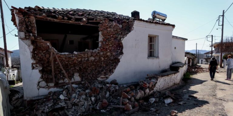 Ένας χρόνος από τον σεισμό 6,3 Ρίχτερ στον Τύρναβο – Τι λένε οι σεισμολόγοι για το «κρυφό» ρήγμα που έδωσε τη δόνηση