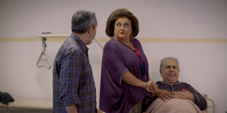 «Συμπέθεροι απ’ τα Τίρανα»: Viral το backstage από την ερωτική σκηνή – Έγινε σλόγκαν το «μανάβς»