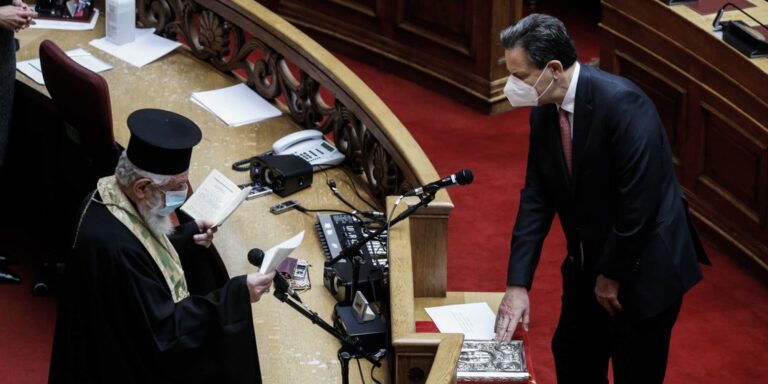 Ορκίστηκε βουλευτής ο Θεόδωρος Σκυλακάκης στη θέση της Μαριέττας Γιαννάκου