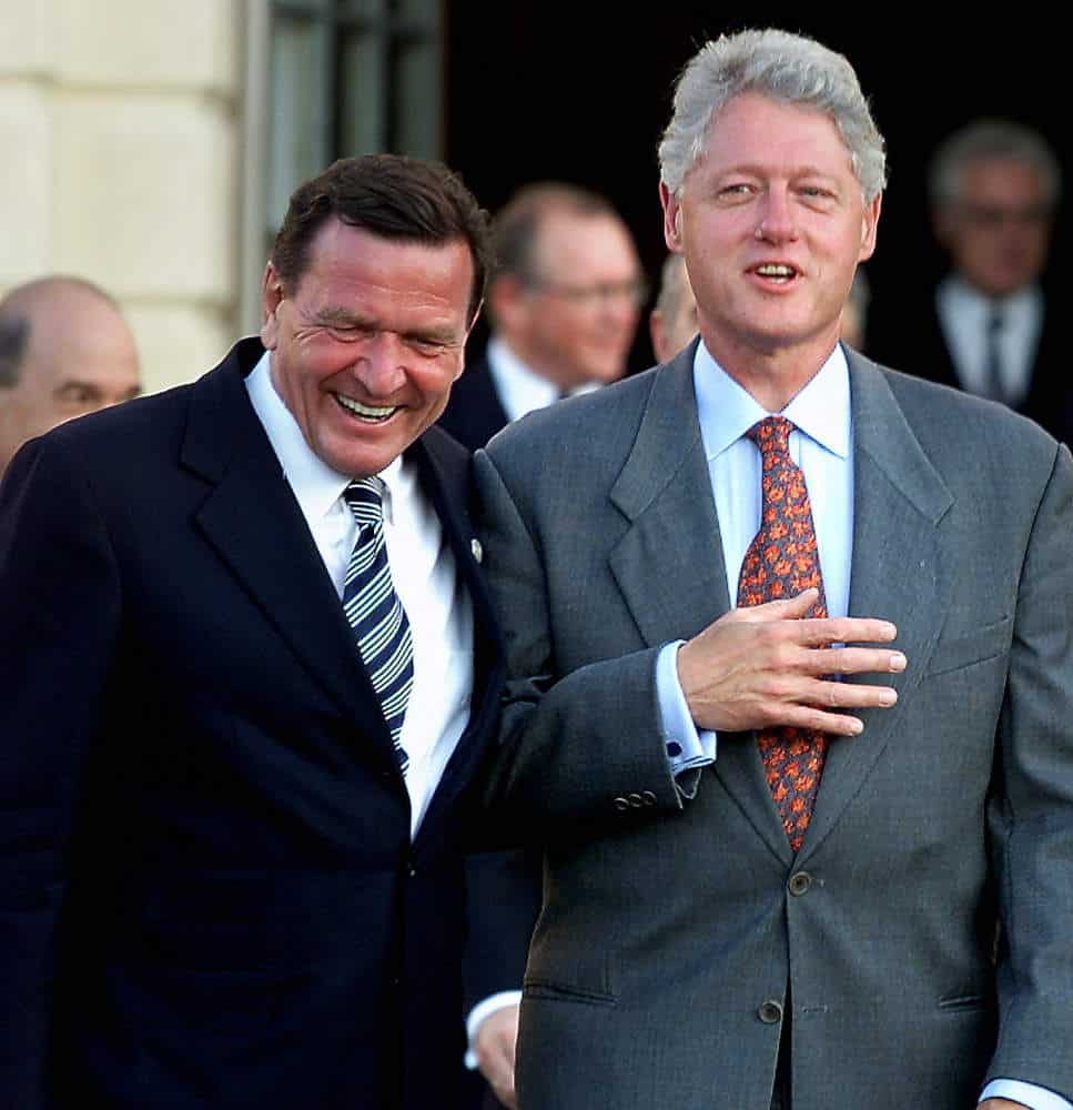 Ο Γκέρχαρντ Σρέντερ με τον πρώην πρόεδρο των ΗΠΑ, Μπιλ Κλίντον