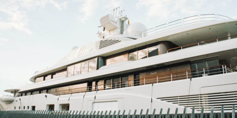 Ανταρσία σε superyachts Ρώσων ιδιοκτητών: Ουκρανός μηχανικός βούλιαξε 48μετρο σκάφος – Έλληνας καπετάνιος εγκατέλειψε το αφεντικό του