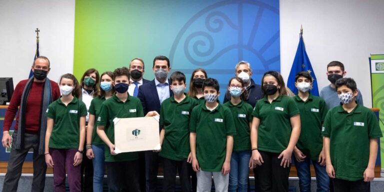 Οι μαθητές σε σχολείο της Βούλας δείχνουν τον δρόμο – Εφηύραν έναν νέο, «πράσινο» τρόπο συσκευασίας