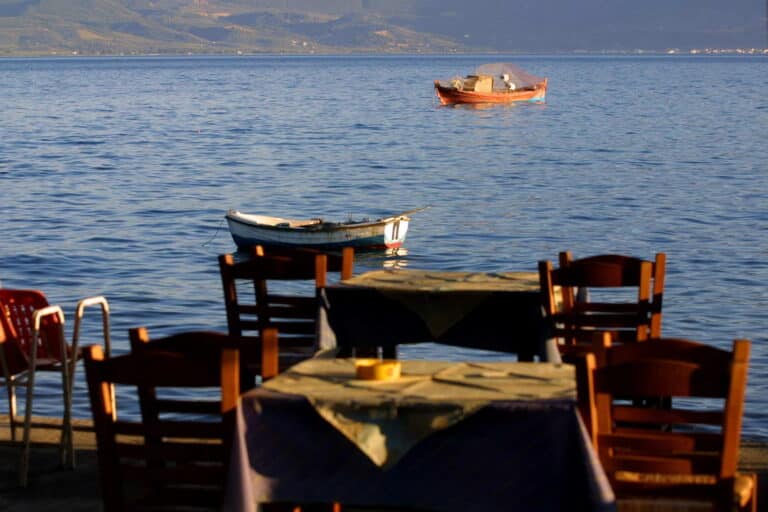 Καθαρά Δευτέρα: Τα 6 + 1 ταβερνάκια για να απολαύσεις θαλασσινά και ψαρομεζέδες στην Αθήνα