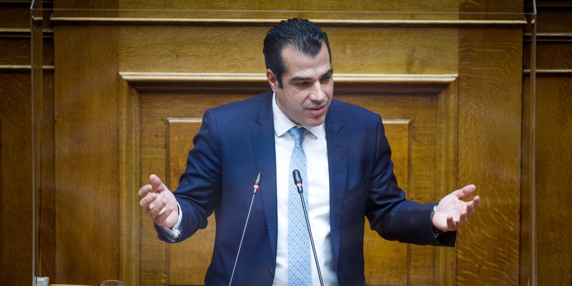 Ο Θάνος Πλεύρης στο Βήμα της Βουλής