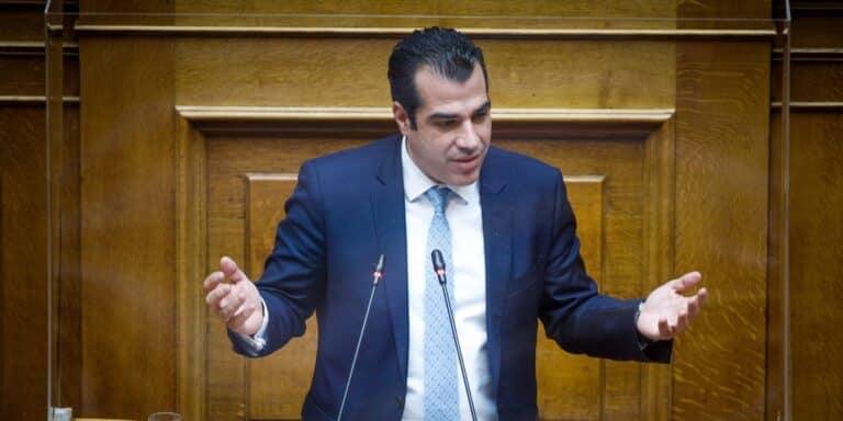 Πλεύρης: «Η έξαρση στα κρούσματα κορονοϊού δείχνει να κορυφώνεται – Δεν πιέζει το ΕΣΥ»
