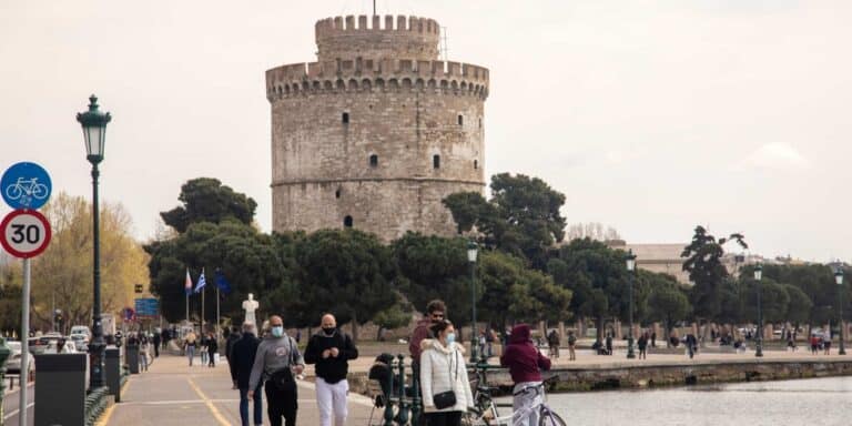 Κορονοϊός: 5.442 κρούσματα σε Αττική, 1.586 σε Θεσσαλονίκη, 1.433 σε Κρήτη
