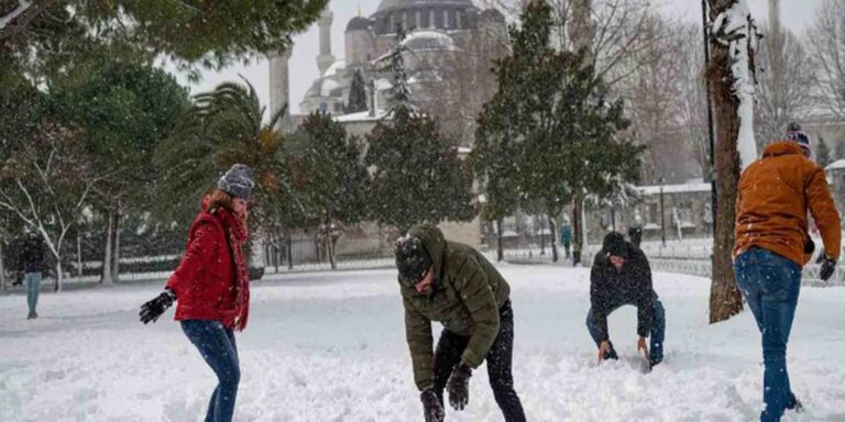 Τουρκία: Έπαιζαν χιονοπόλεμο και σκοτώθηκαν από σφαίρες 7 άτομα (βίντεο)