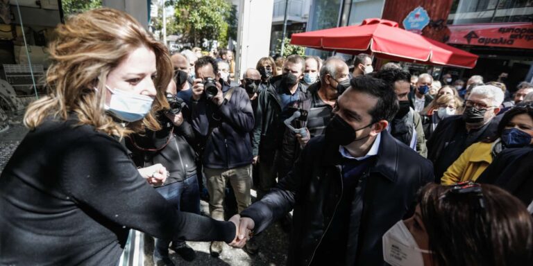 Τσίπρας από Αιγάλεω: «Οι πολίτες εδώ και 7 μήνες πληρώνουν 1,5 δισ. την ακρίβεια Μητσοτάκη»