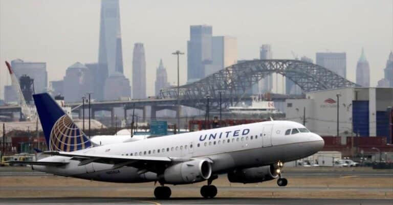 Ουκρανία: Η United Airlines ανέστειλε προσωρινά τις πτήσεις της εντός του ρωσικού εναέριου χώρου