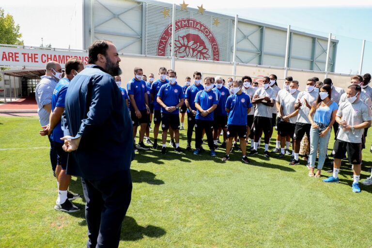 Βαγγέλης Μαρινάκης στους παίκτες του Ολυμπιακού: «Είστε οι καλύτεροι, δείξτε το στο γήπεδο»