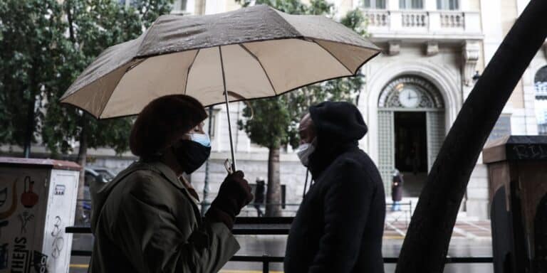 Καιρός: Βροχές και καταιγίδες την Καθαρά Δευτέρα – Πέφτει η θερμοκρασία