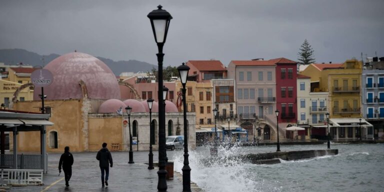 Κορονοϊός: 5.501 νέα κρούσματα σε Αττική, 1.807 σε Θεσσαλονίκη, 1.496 σε Κρήτη