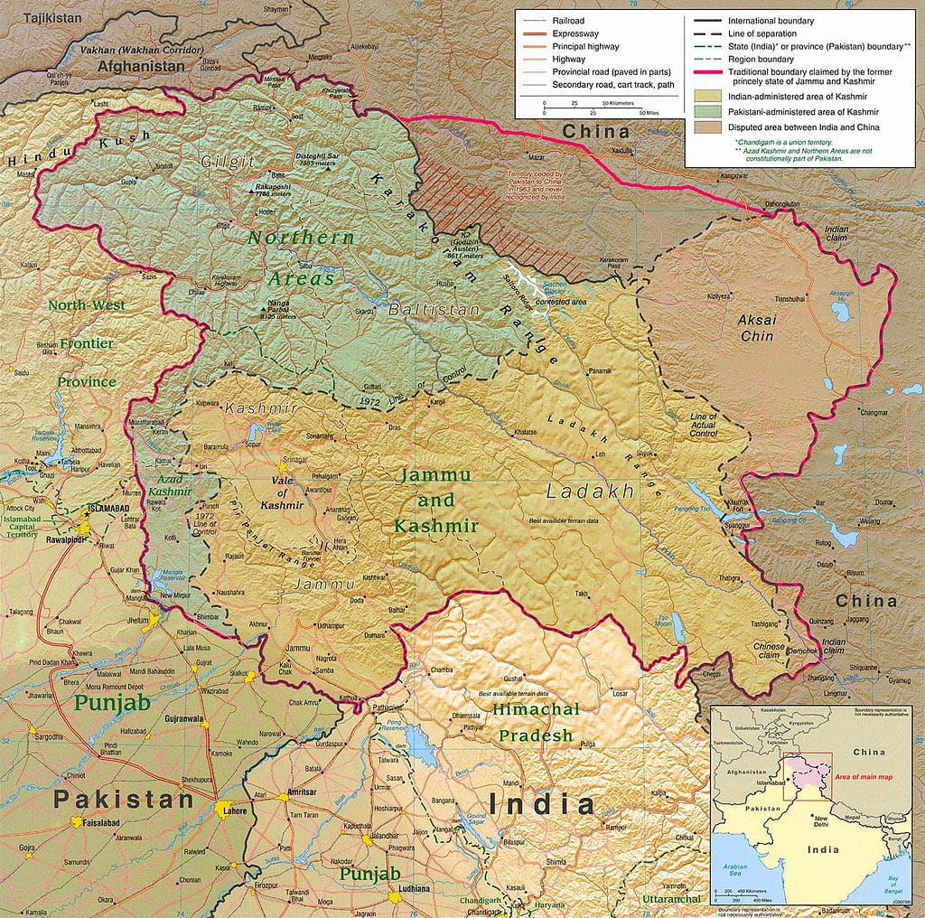 Χάρτης της περιοχής του Κασμίρ, με ευδιάκριτη στα νότιά της και την περιοχή Παντζάμπ, που μοιράζεται στα δύο κράτη