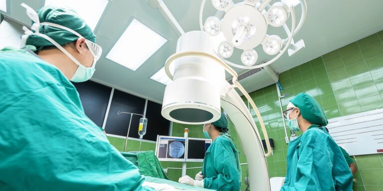 Πρεμιέρα σήμερα για τα δωρεάν απογευματινά χειρουργεία – Έχουν ήδη κλειστεί 2.000 σε επτά υγειονομικές Περιφέρειες