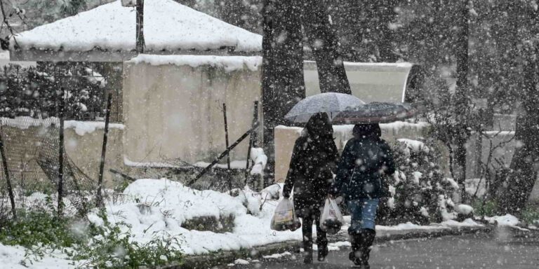 Καιρός: Χιόνια και βροχές αναμένονται τη Δευτέρα με μικρή άνοδο της θερμοκρασίας